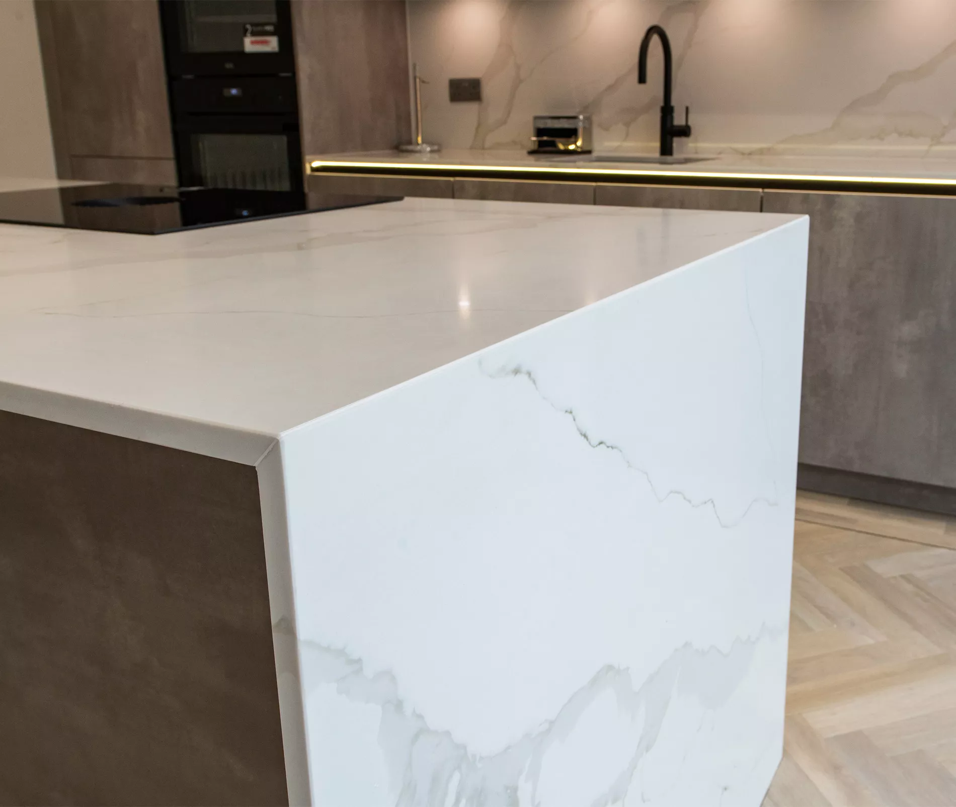 white quartz worktop supplier